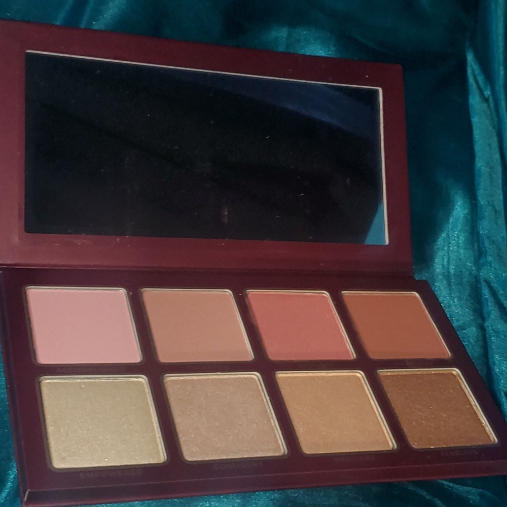 Blinc makeup: Highlighting Glow Getter palette